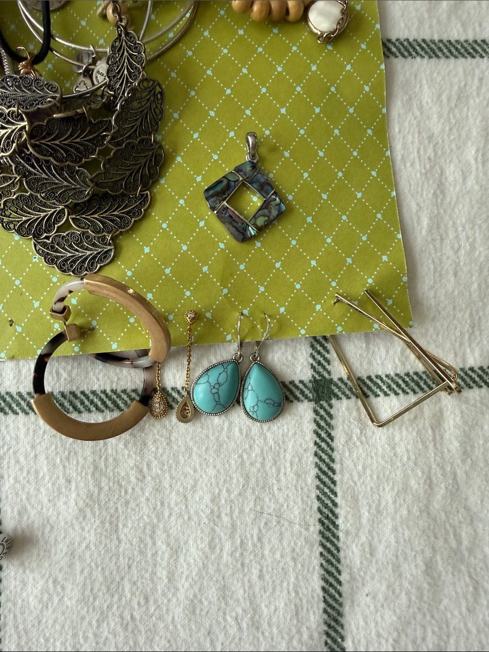 Assorted Jewerly - Picture 5 of 5
